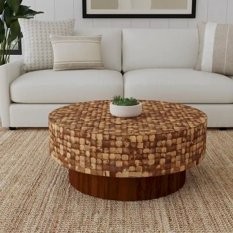 Table basse ronde avec base en coquilles de noix de coco