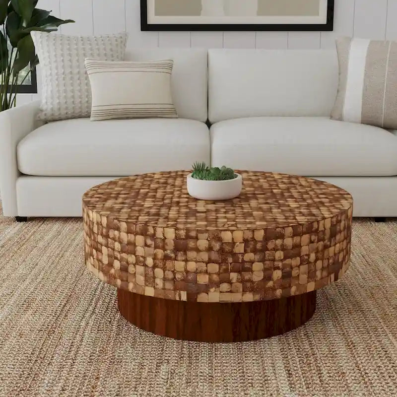 Table basse ronde avec base en coquilles de noix de coco