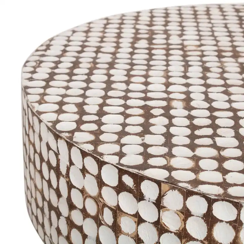 Table basse ronde avec base en coquilles de noix de coco