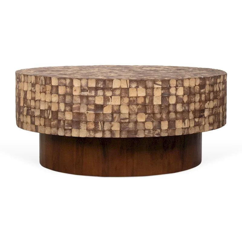 Table basse ronde avec base en coquilles de noix de coco