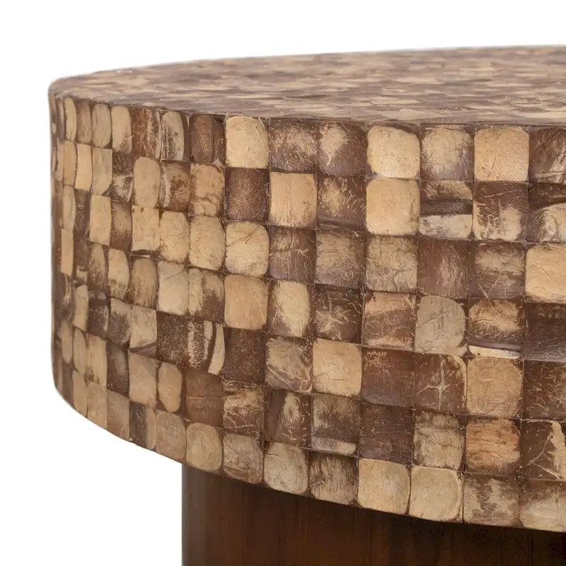 Table basse ronde avec base en coquilles de noix de coco
