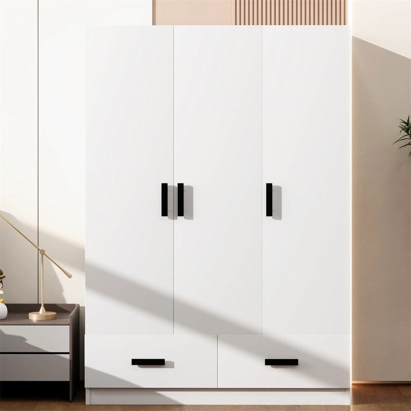 Armoire de chambre à trois portes